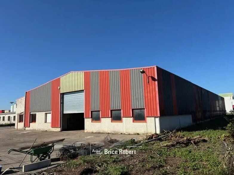 Bureau dans Montluel à louer - Photo de l’immeuble – Image 3 sur 8