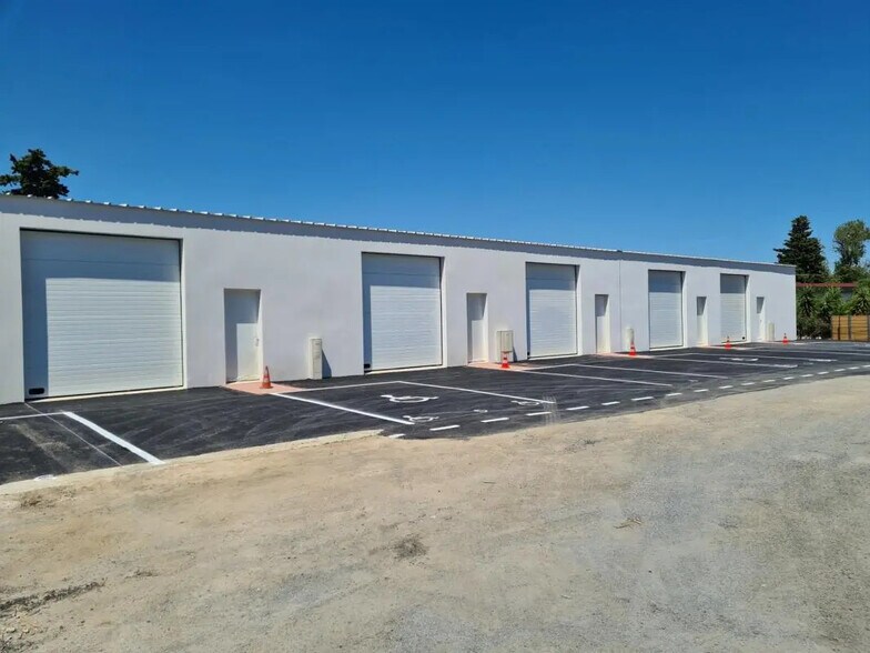 Local d’activités dans Le Soler à louer - Photo de l’immeuble – Image 3 sur 3