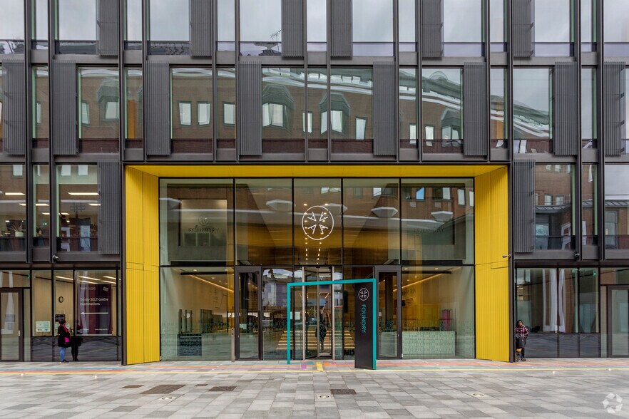 77 Fulham Palace Rd, Londres à louer - Photo de l’immeuble – Image 2 sur 14