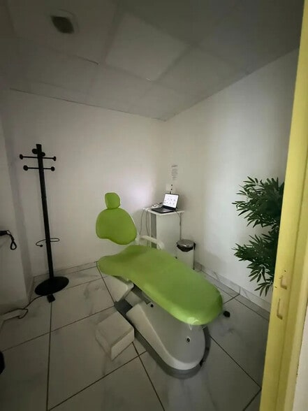 Local commercial dans Villemomble à louer - Photo intérieure – Image 2 sur 4