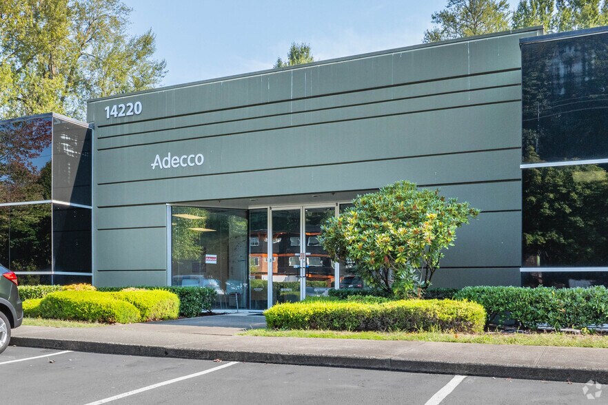 14220 Interurban Ave S, Tukwila, WA à louer - Photo de l’immeuble – Image 2 sur 4