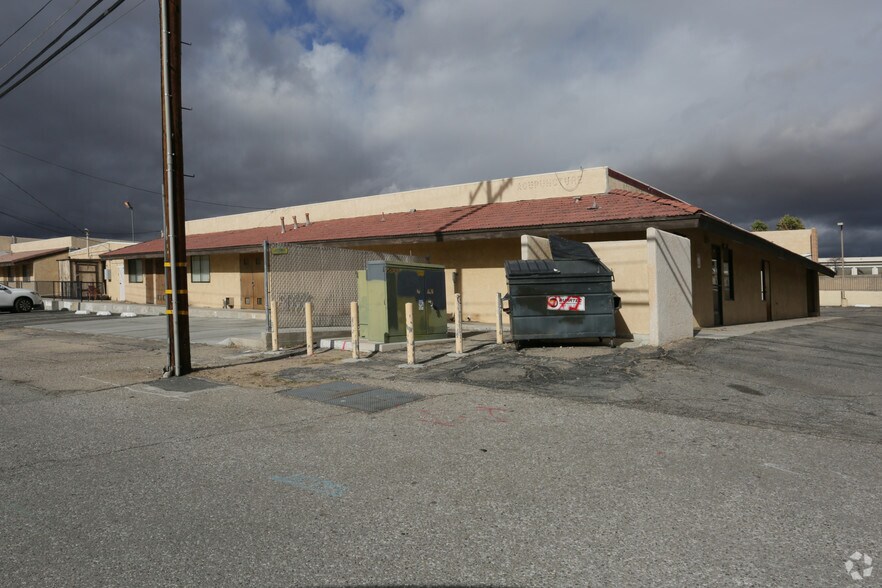 18031 US Highway 18, Apple Valley, CA à louer - Photo de l’immeuble – Image 2 sur 3