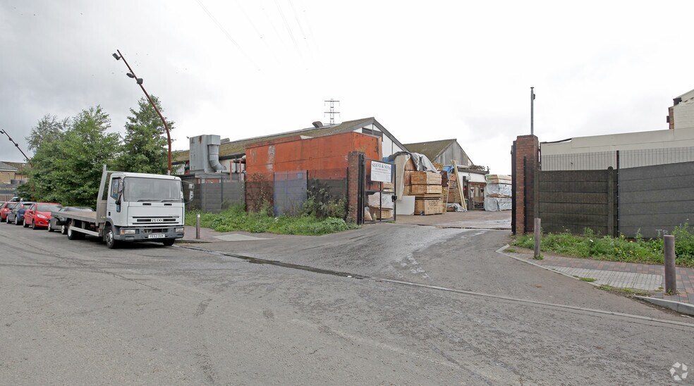 57 River Rd, Barking à louer - Photo principale – Image 1 sur 3