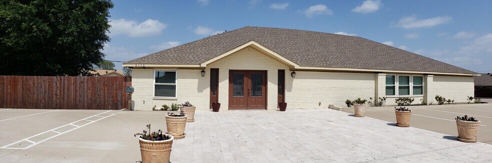 6110 Dalrock Rd, Rowlett, TX à louer - Photo de l’immeuble – Image 2 sur 15