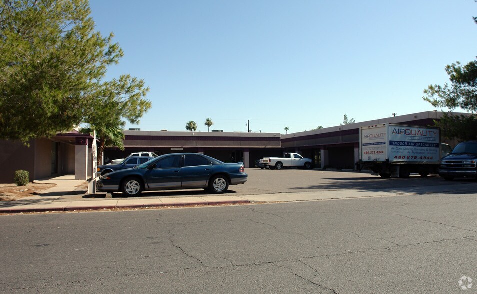 320 E 10th Dr, Mesa, AZ à louer - Photo de l’immeuble – Image 3 sur 6