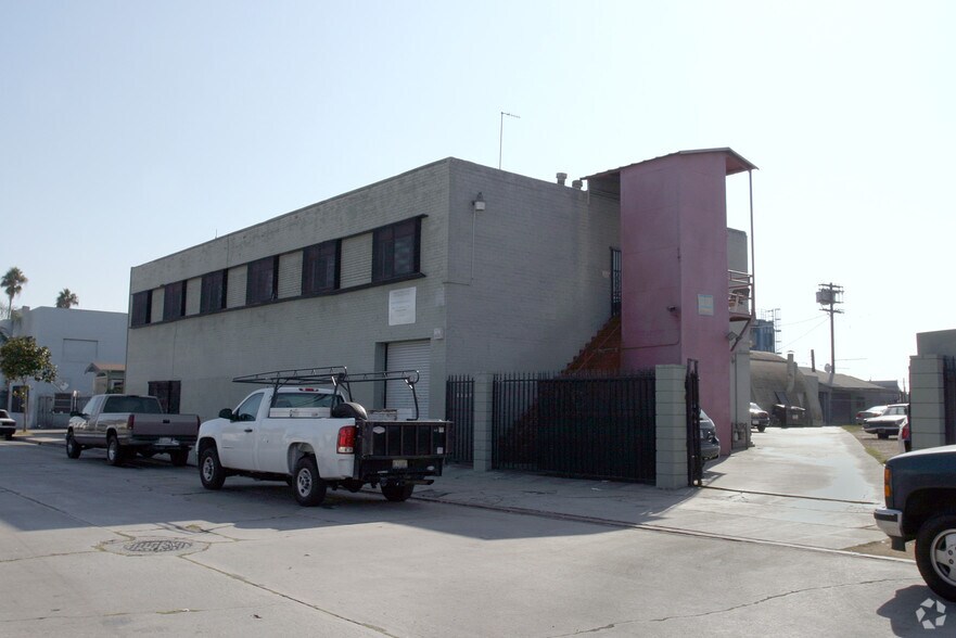 6809 S Victoria Ave, Los Angeles, CA à louer - Photo de l’immeuble – Image 2 sur 26