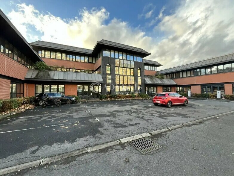 Bureau dans Saint-Ouen-sur-Seine à louer - Photo de l’immeuble – Image 1 sur 8
