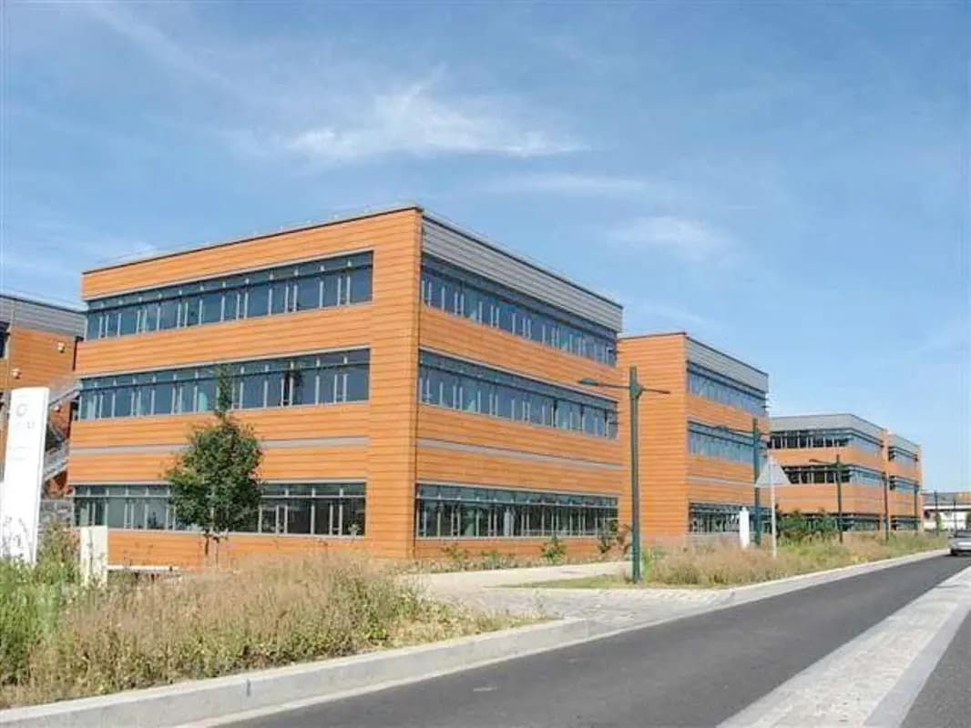 8 Avenue Des Louvresses, Gennevilliers à louer Photo de l’immeuble– Image 1 sur 15