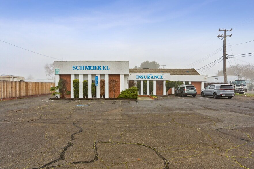7558 Stockton Blvd, Sacramento, CA à vendre - Photo principale – Image 1 sur 1