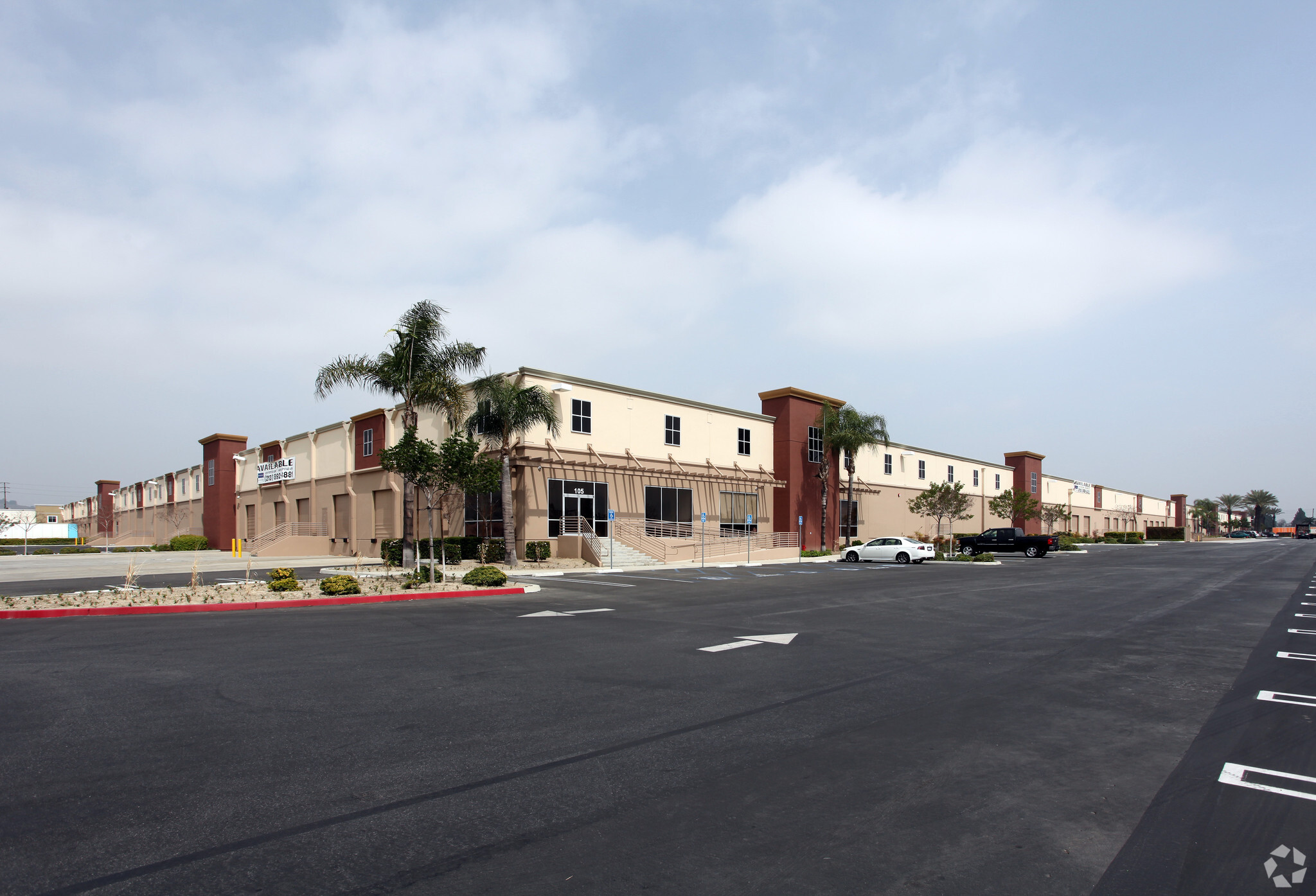 1601 W Mission Blvd, Pomona, CA à louer Photo principale– Image 1 sur 4