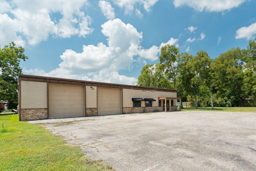 213 Prairie St, Montgomery, TX à vendre - Photo de l’immeuble – Image 3 sur 22