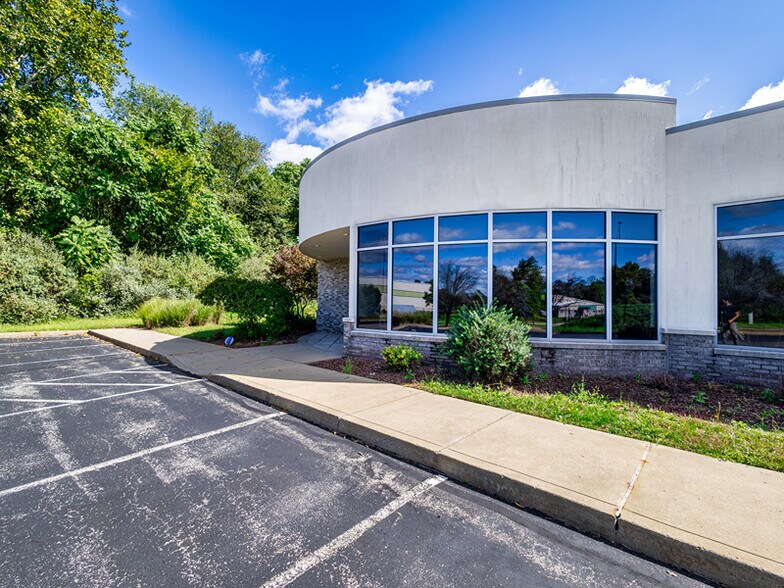 490 Park Dr, Weirton, WV à louer - Photo de l’immeuble – Image 3 sur 17