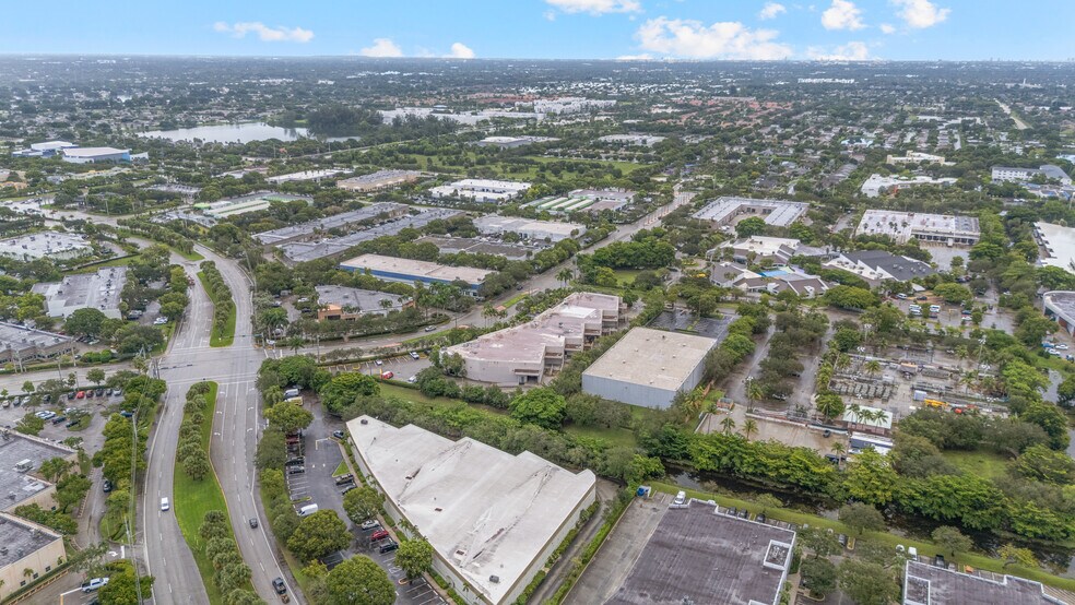10300-10380 NW 53rd St, Sunrise, FL à louer - Photo de l’immeuble – Image 2 sur 47