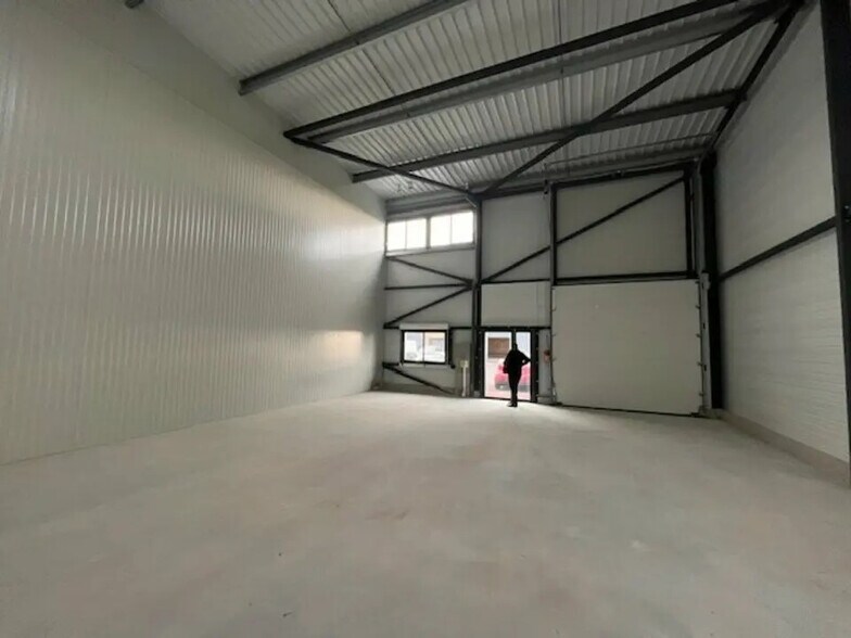 Local d'activités dans Theix à vendre - Photo de l’immeuble – Image 1 sur 2