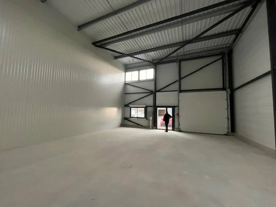 Local d'activités dans Theix à vendre Photo intérieure– Image 1 sur 3