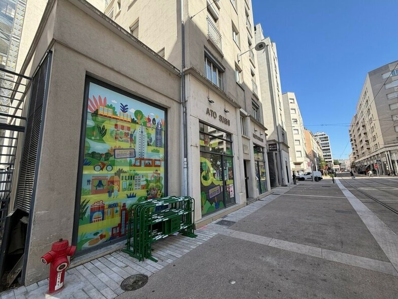 16 Rue Paul Verlaine, Villeurbanne à louer - Photo de l’immeuble – Image 2 sur 9