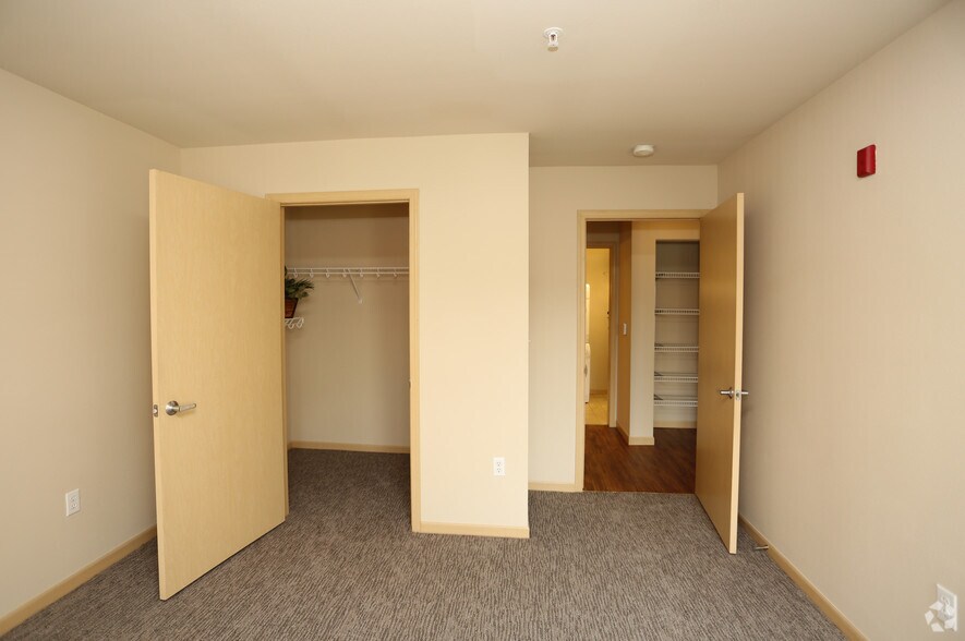 141 Main St, Racine, WI à vendre - Photo intérieure – Image 3 sur 27