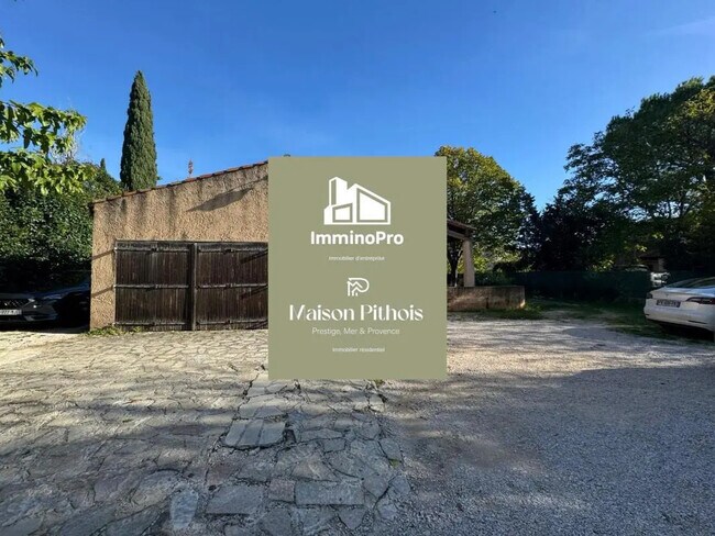 Plus de détails pour Local commercial à louer