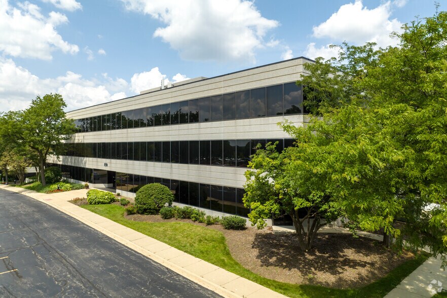 850 Warrenville Rd, Lisle, IL à vendre - Photo de l’immeuble – Image 2 sur 23