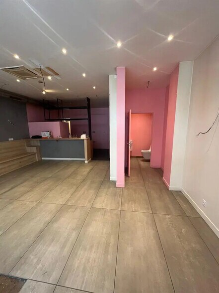 Local commercial dans Paris à louer - Photo de l’immeuble – Image 2 sur 7
