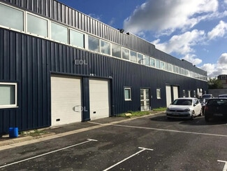 Plus de détails pour Local d'activités à louer