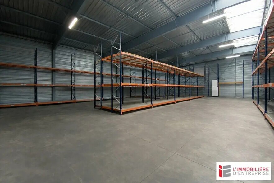 Local d'activités dans Vennes à vendre - Photo intérieure – Image 1 sur 2