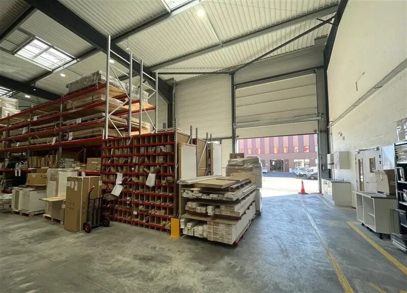 Local d’activités dans Tremblay-en-France à louer - Photo de l’immeuble – Image 3 sur 11