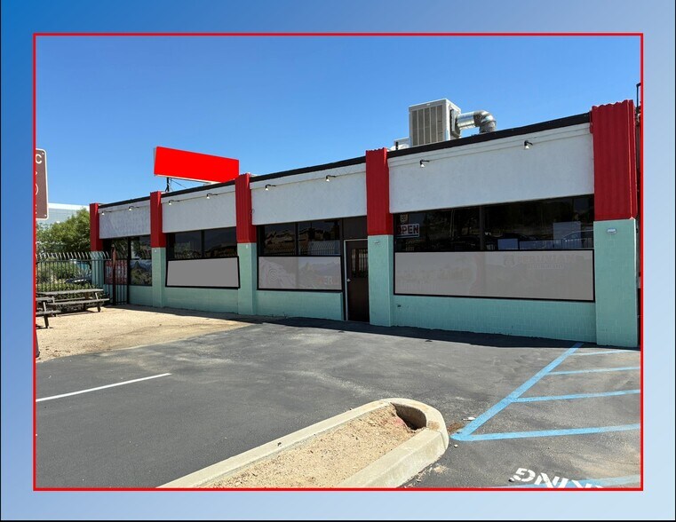 15395 Foothill Blvd, Fontana, CA à louer - Photo de l’immeuble – Image 3 sur 36