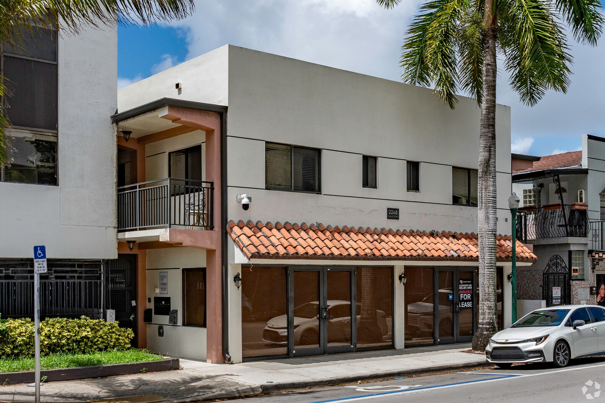 2268 SW 8th St, Miami, FL à louer Photo principale– Image 1 sur 6