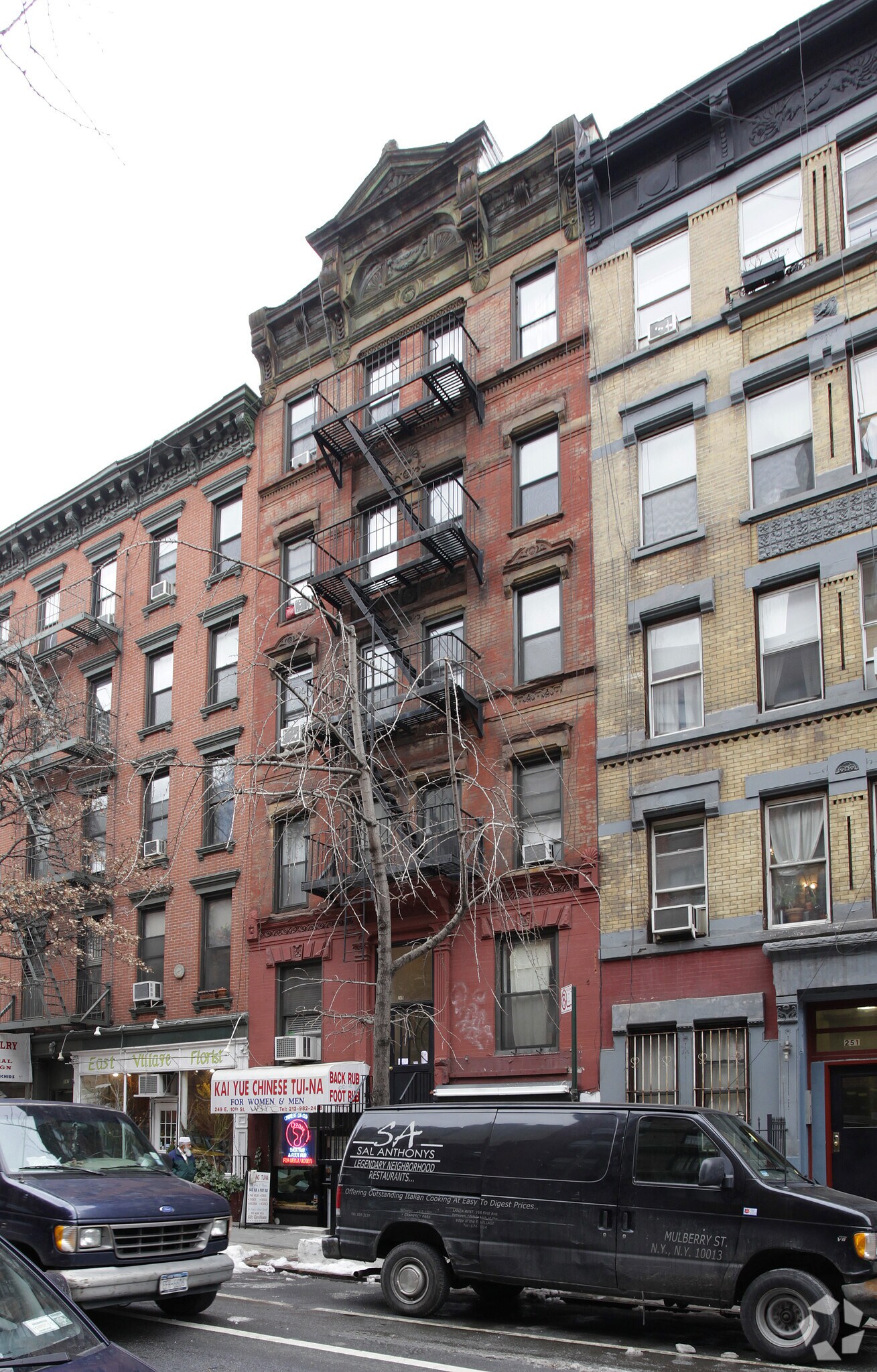 249 E 10th St, New York, NY à louer Photo principale– Image 1 sur 3