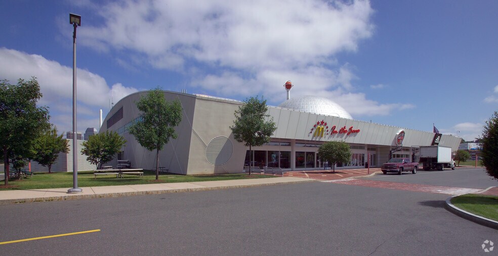 1000 Hall of Fame Ave, Springfield, MA à louer - Photo de l’immeuble – Image 3 sur 8