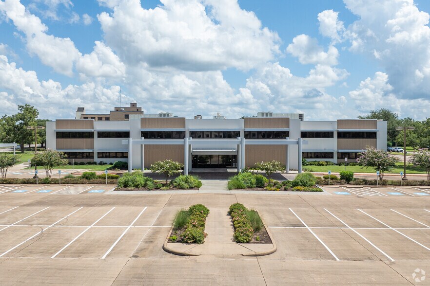 2100 Regional Medical Dr, Wharton, TX à vendre - Photo de l’immeuble – Image 2 sur 30