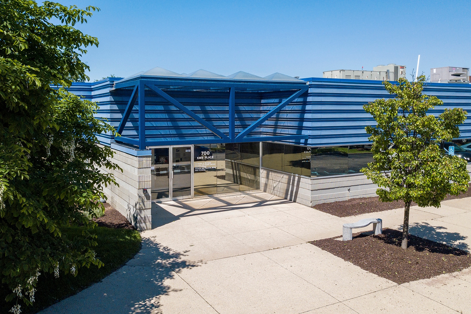 700 Kms Pl, Ann Arbor, MI à vendre Photo de l’immeuble– Image 1 sur 11