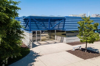 700 Kms Pl, Ann Arbor, MI à vendre Photo de l’immeuble– Image 1 sur 11