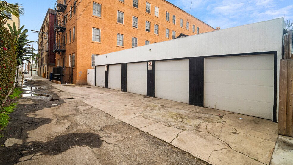 237 W 6th St, Long Beach, CA à vendre - Photo de l’immeuble – Image 2 sur 32
