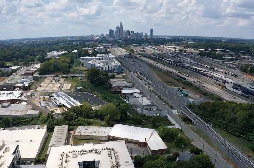 2414 N Brevard St, Charlotte, NC à louer - Photo de l’immeuble – Image 3 sur 7