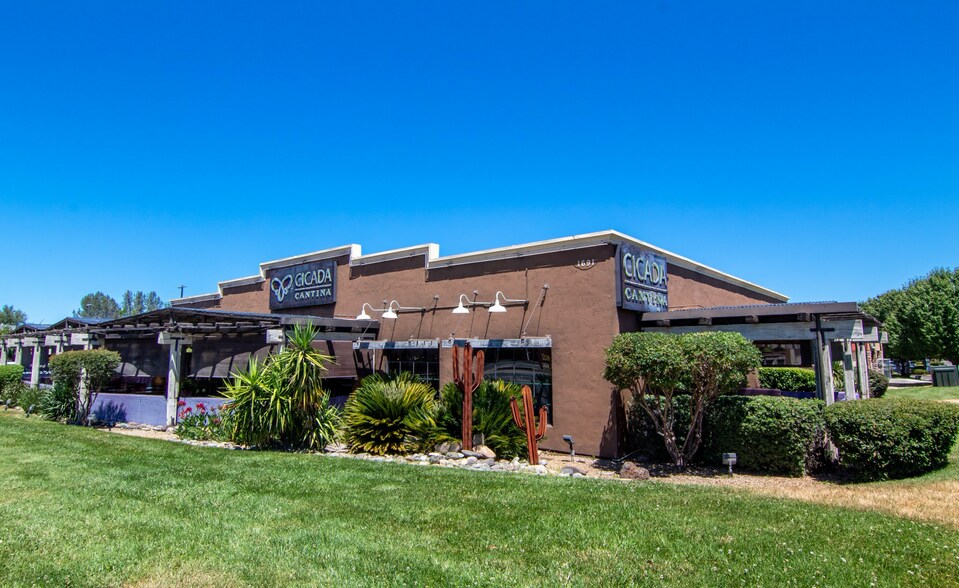 1611-1627 Hilltop Dr, Redding, CA à louer - Photo de l’immeuble – Image 1 sur 8