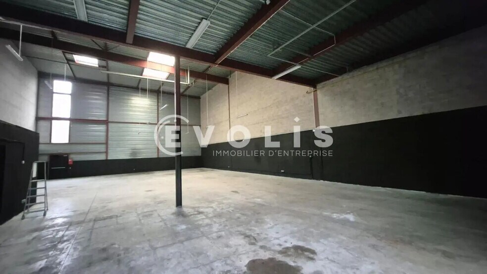 Local d’activités dans Montévrain à louer - Photo de l’immeuble – Image 1 sur 4