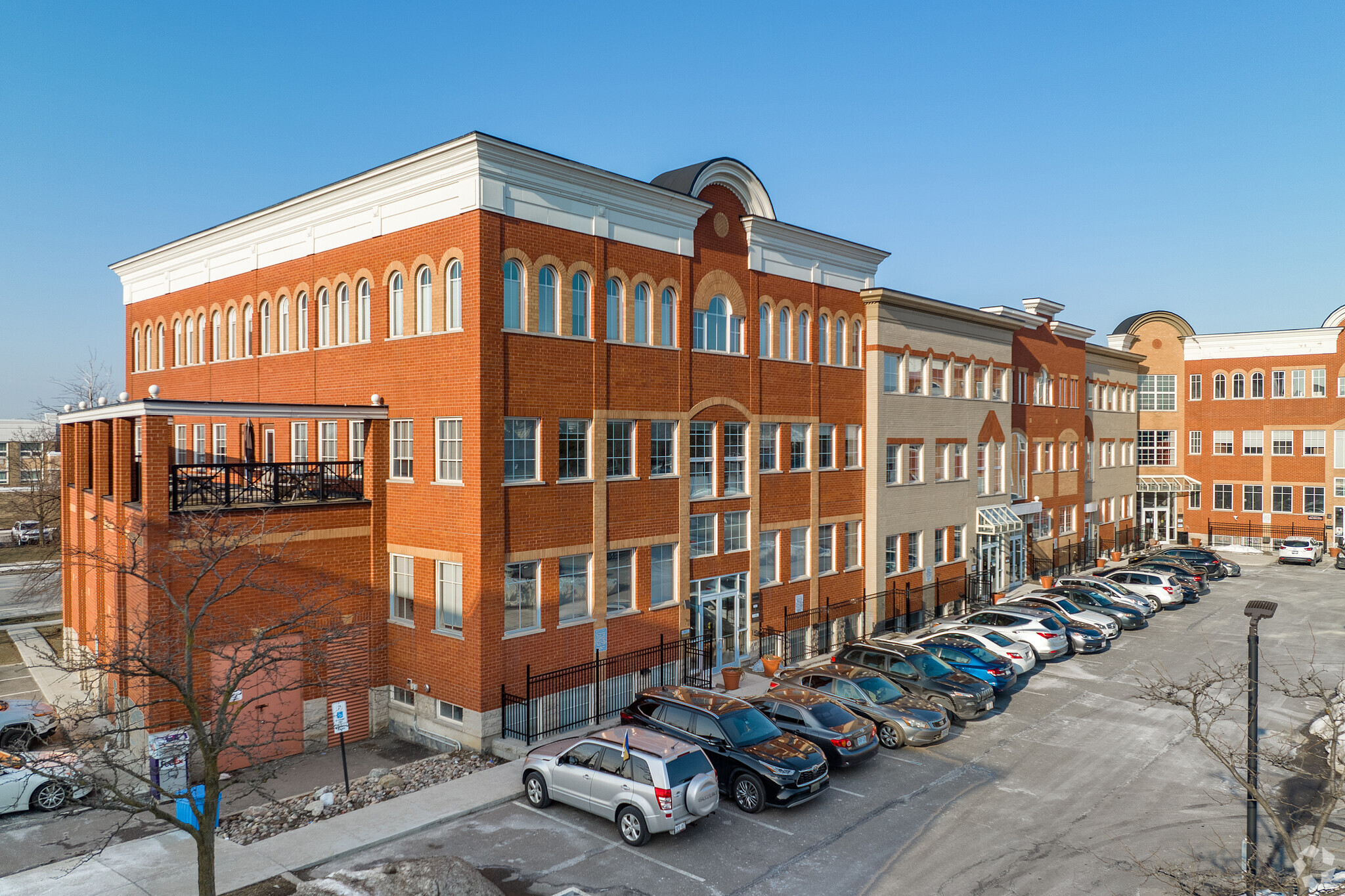 5045 Orbitor Dr, Mississauga, ON à vendre Photo de l’immeuble– Image 1 sur 8
