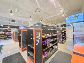 11937 Jasper Avenue, Edmonton, Edmonton, AB à louer Photo de l’immeuble– Image 2 sur 6