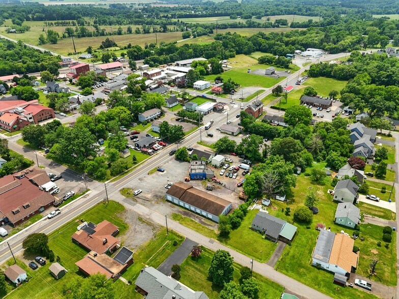 206 James Madison St, Remington, VA à vendre - Photo de l’immeuble – Image 2 sur 14