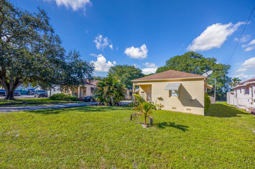 2459 Pierce St, Hollywood, FL à vendre - Photo de l’immeuble – Image 3 sur 17