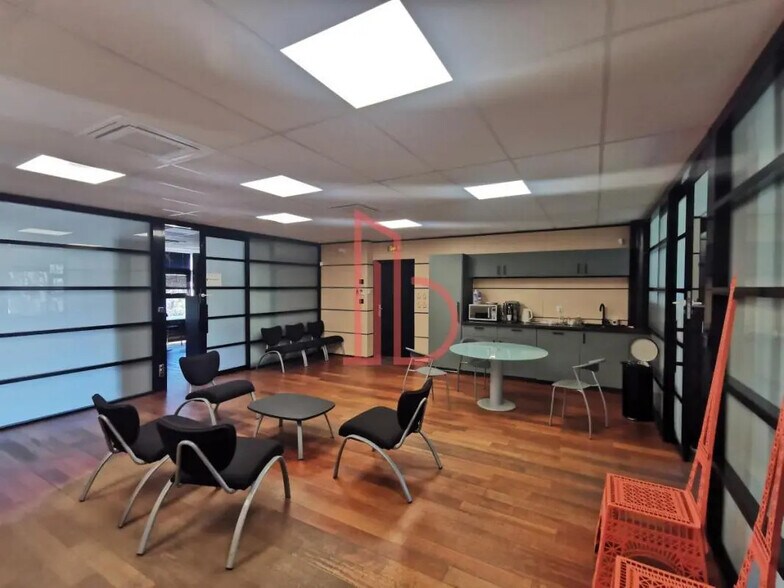 Bureau dans Bruges à louer - Photo de l’immeuble – Image 1 sur 8