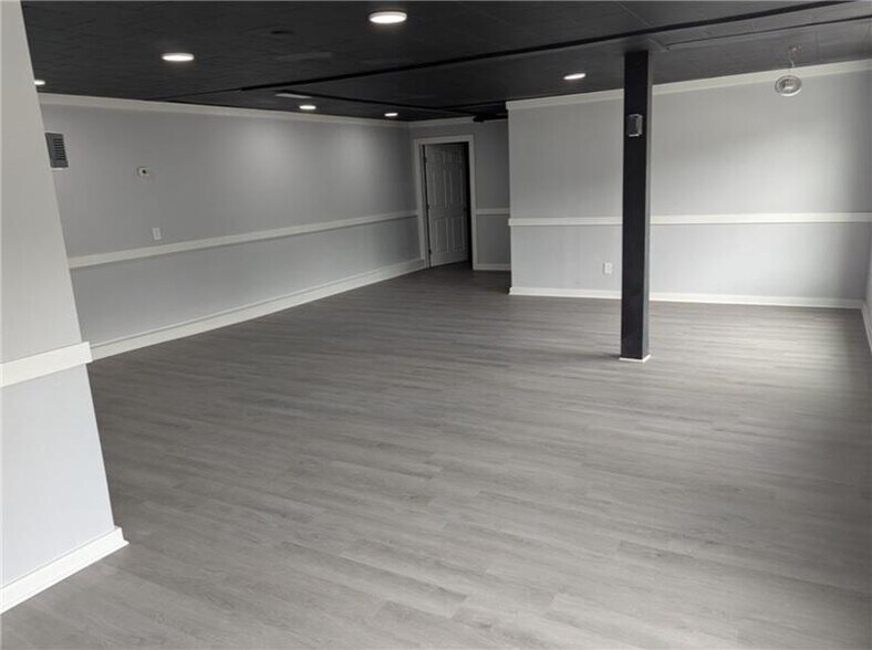 108 Commercial St, Webster, NY à louer - Photo intérieure – Image 3 sur 9