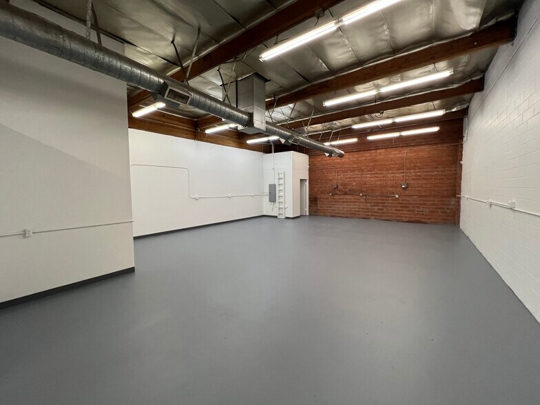 7401 Laurel Canyon Blvd, North Hollywood, CA à louer - Photo de l’immeuble – Image 3 sur 11