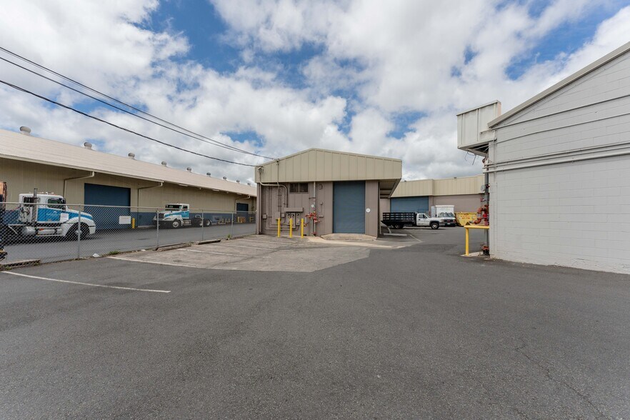 2290 Alahao Pl, Honolulu, HI à louer - Photo de l’immeuble – Image 3 sur 36