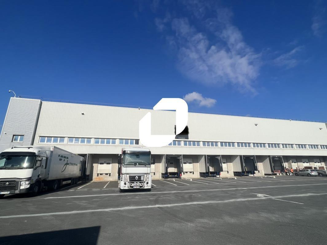 Industriel/Logistique dans Villabé à louer Photo de l’immeuble– Image 1 sur 5