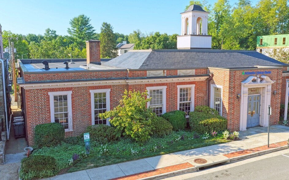 111 W Washington St, Middleburg, VA à vendre - Photo de l’immeuble – Image 1 sur 3