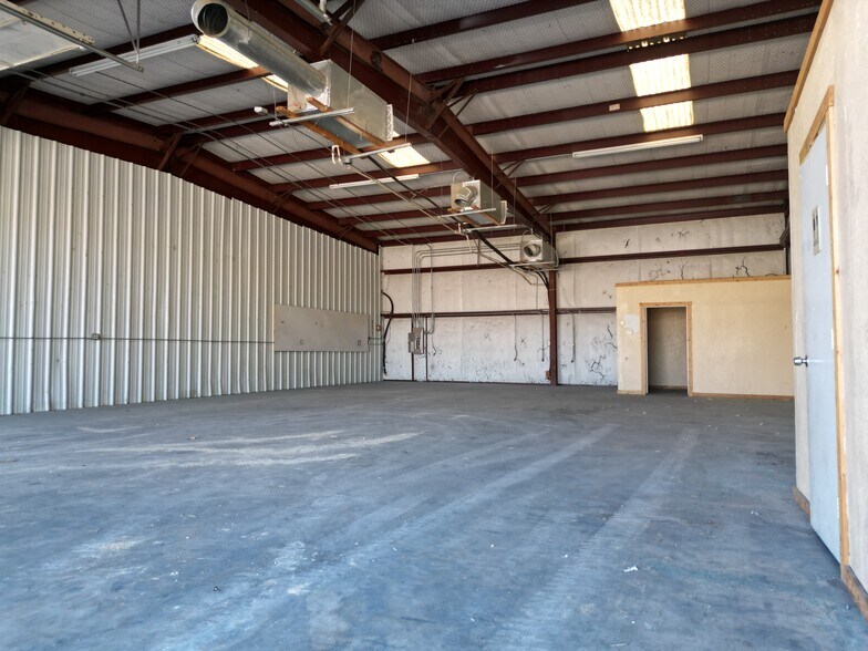 221 W Interstate 20, Weatherford, TX à louer - Photo de l’immeuble – Image 3 sur 9