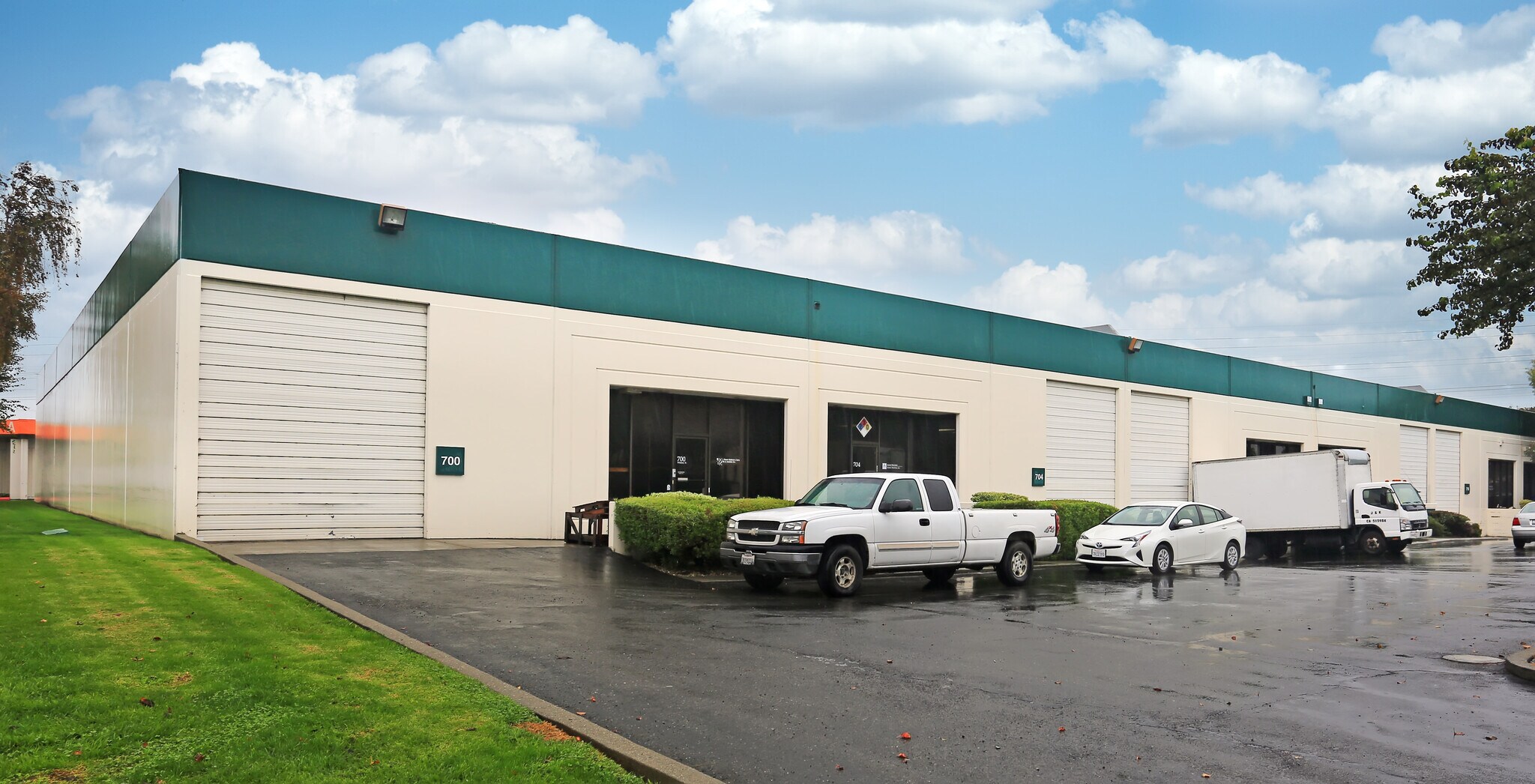 700-728 Whitney St, San Leandro, CA à louer Photo principale– Image 1 sur 3